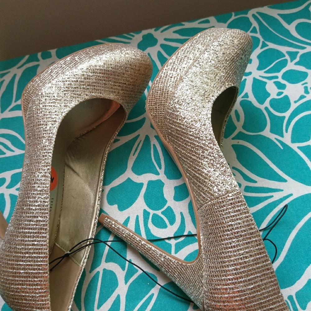 Shoes - Picture 5 of 5
